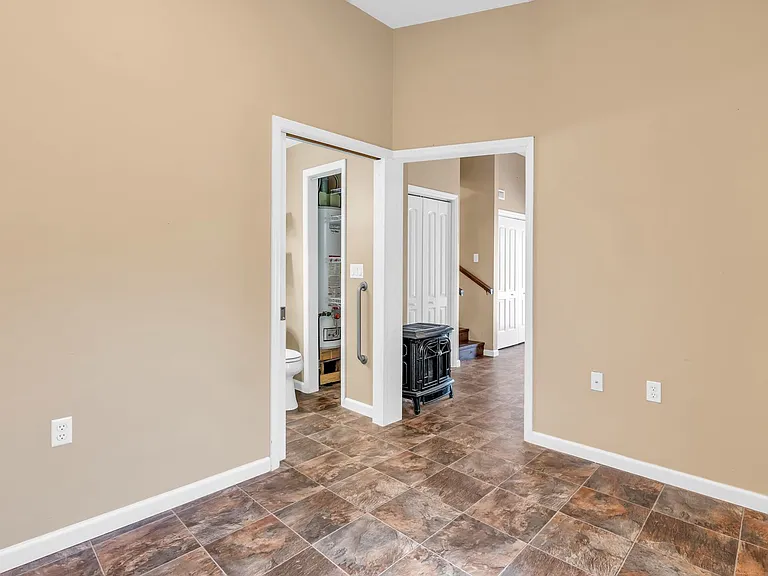 102 Hawkins St — Photo 25