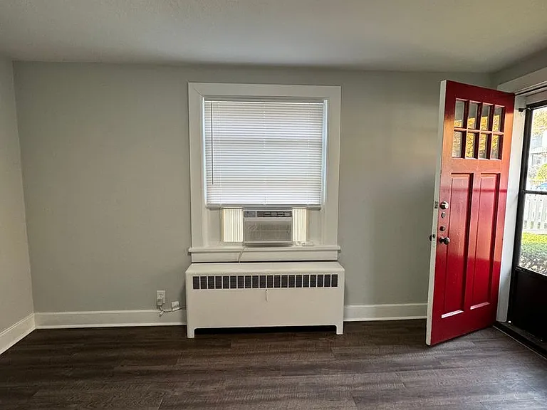 542 Fatherland Street — Photo 12