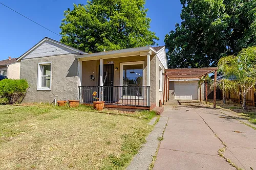 2137 Raymond Ave Photo 1