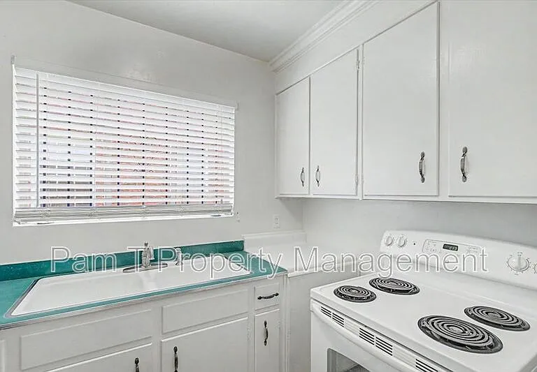 736 E 45th St #1 — Photo 9
