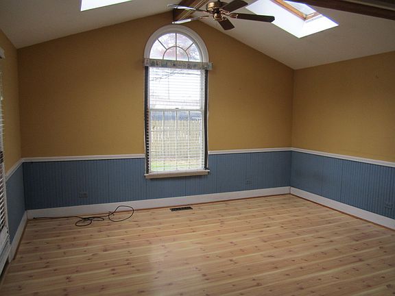 4th image of 222 Kimball Ave