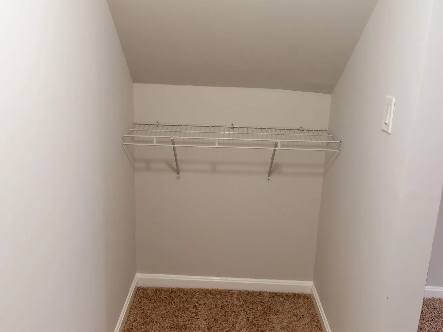 3 bed, 3.0 bath, 2400 sqft, $1,555 — Photo 1