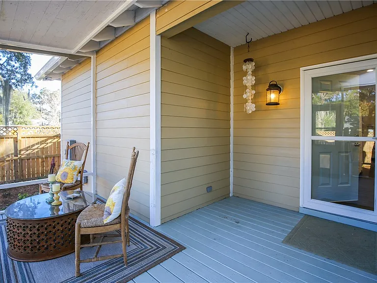 214 Clarke St — Photo 10