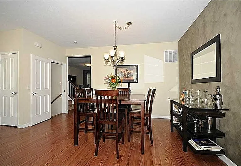 996 Bard Ln — Photo 4