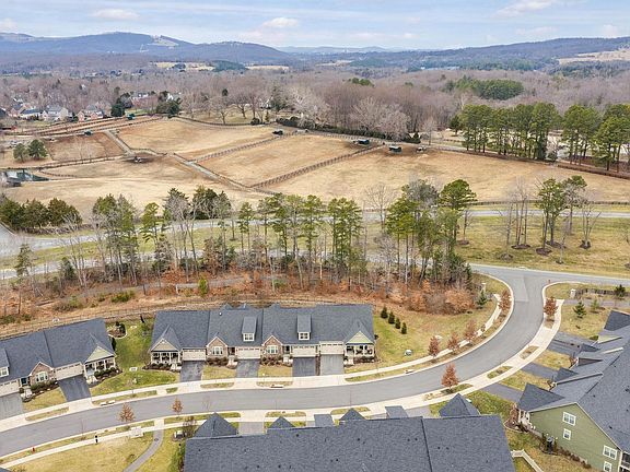 3rd image of 360 Winding Rd