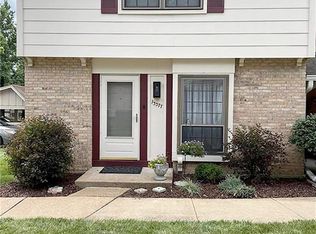 13377 Hiddendale Ln, Ballwin, MO 63021