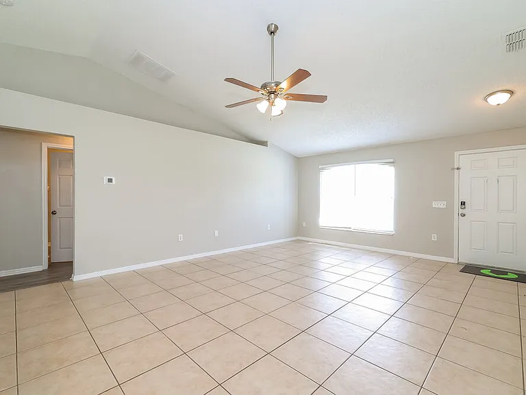 1140 Chesterfield Ct — Photo 4