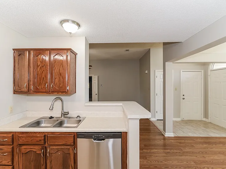 1262 Breezy Valley Dr — Photo 7