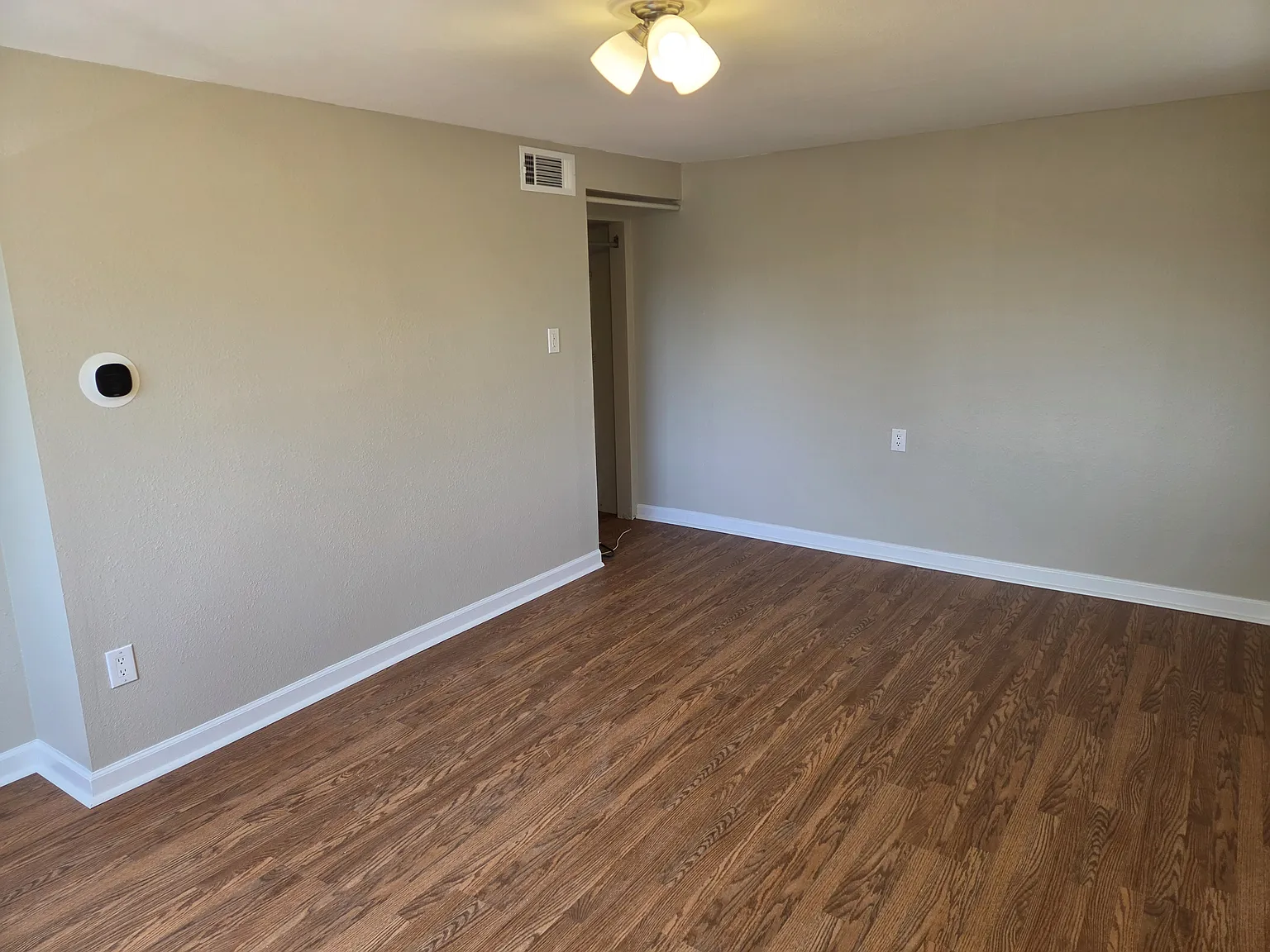 2 bed, 1.5 bath, 969 sqft, $1,650 — Photo 4