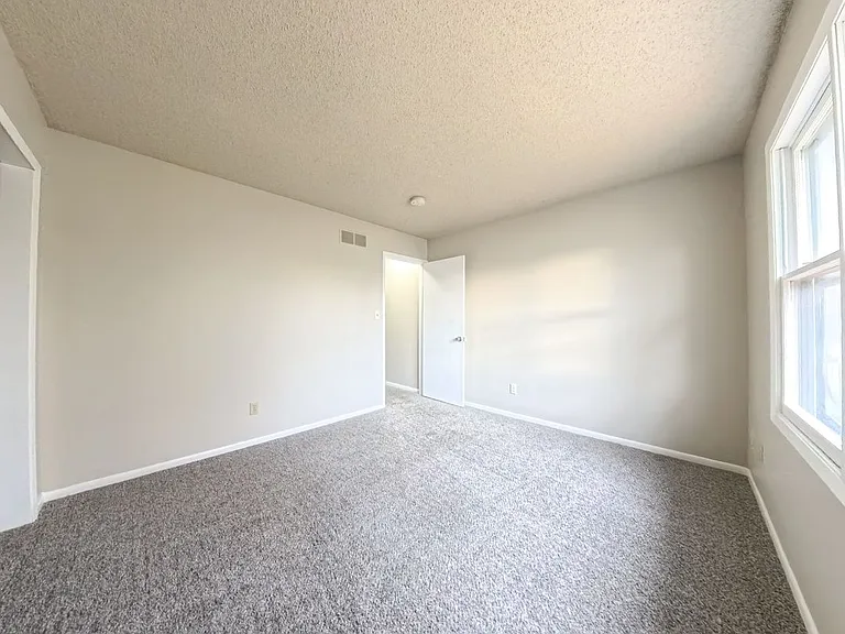 611 Hickory Hill Ln — Photo 8