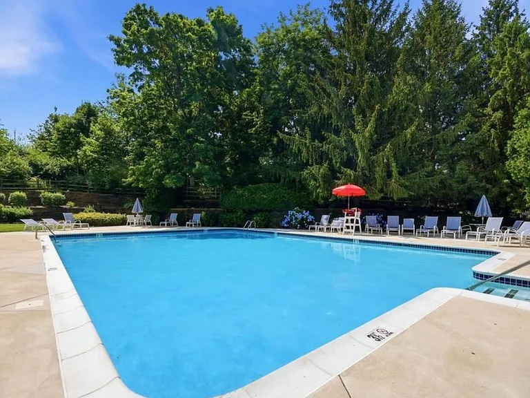 90 Bayberry Ct — Photo 12