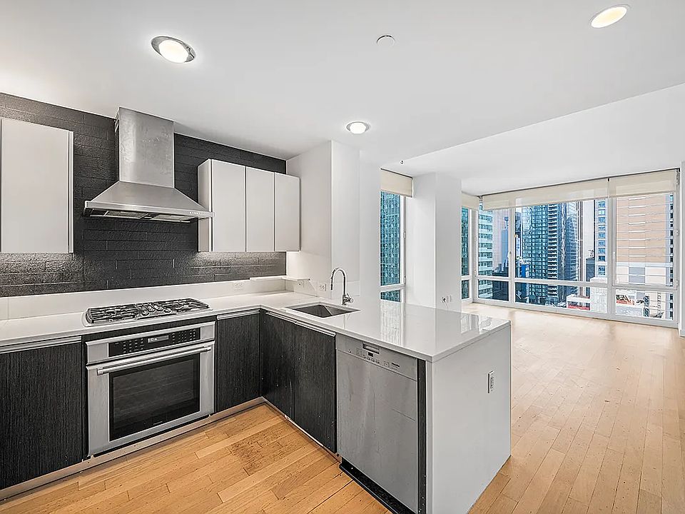 1st image of 247 W 46th St APT 3005