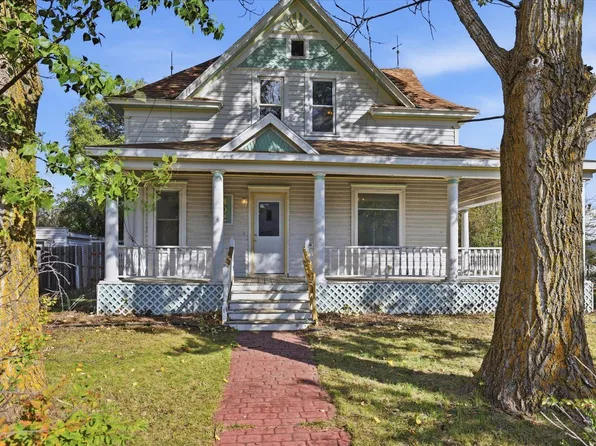 302 2nd St NW, Bertha, MN 56437