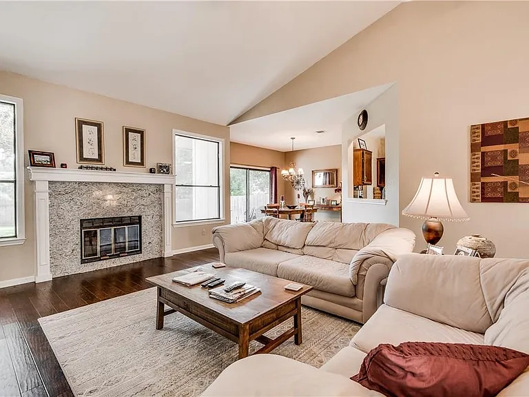 7414 Whistlestop Dr — Photo 2
