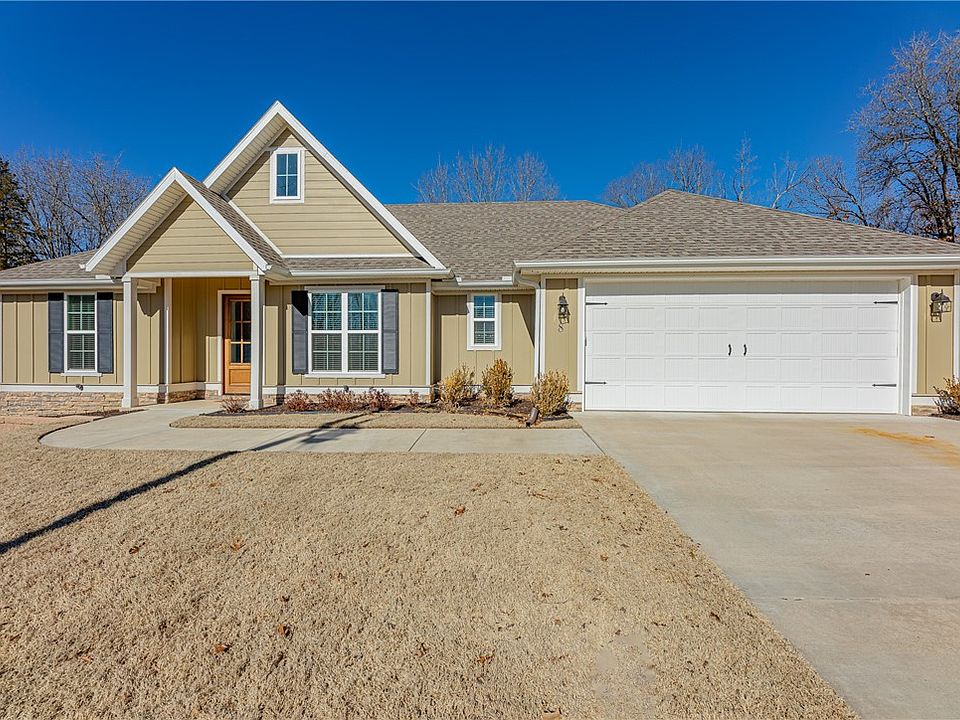 1st image of 8 Sennen Ln