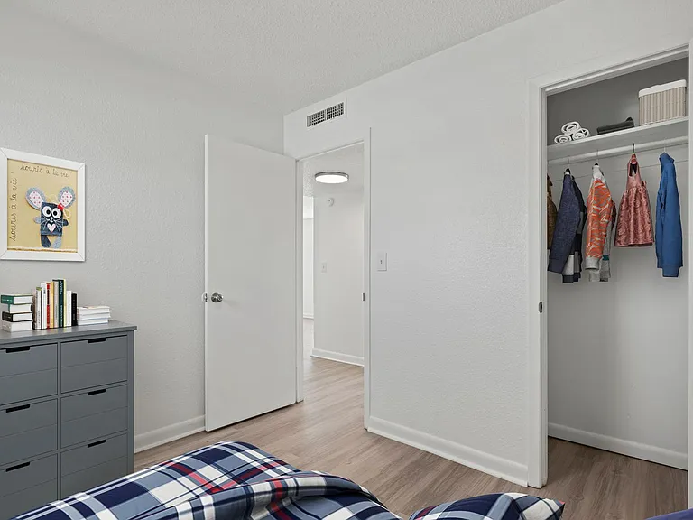 Midpoint on Wilshire - $79 Rent Reduction PLUS $300 OFF Move-In Costs on 2 Bedrooms! *Limited to ... — Photo 15