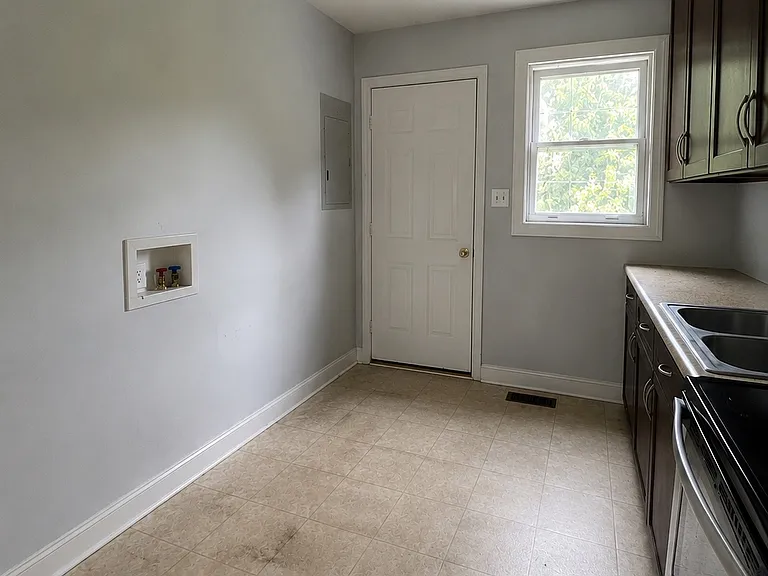 616 Glendale Pl — Photo 4