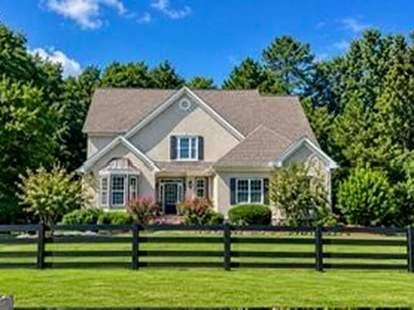 100 London Berry Ct, Tyrone, GA 30290