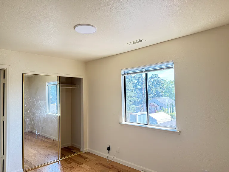 2610 Sycamore St — Photo 10