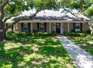 3216 Brookhaven Club Dr, Farmers Branch, TX 75234