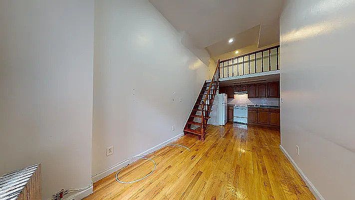 1st image of 29 Saint Marks Pl APT B