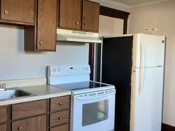 40 Pratt St #2, Winsted, CT 06098