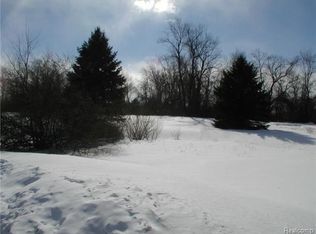 303 Teromi Trl, Milford, MI