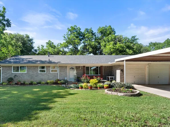 5916 N Hills Dr, North Richland Hills, TX 76117