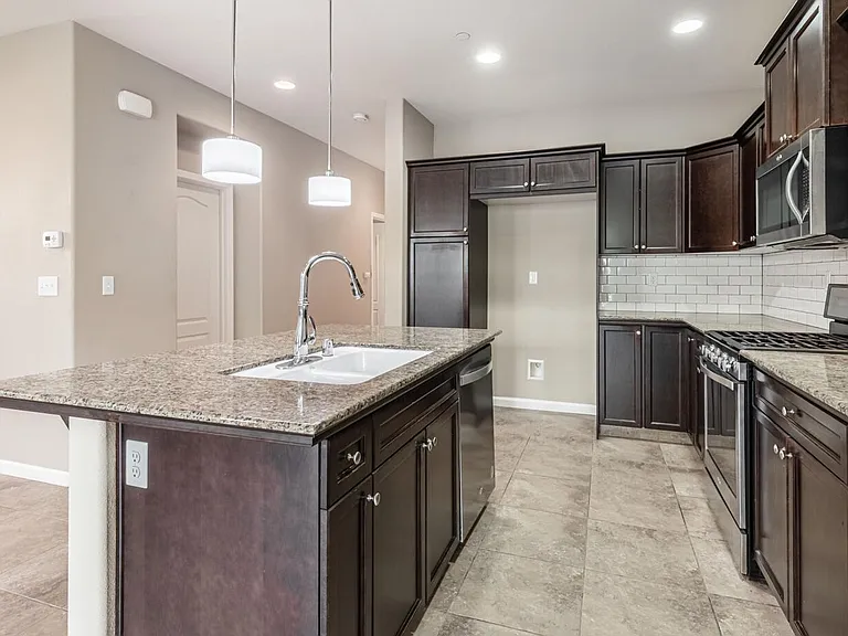 3475 Bellaire Ave — Photo 9