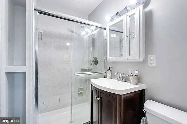 Mayflower Dr, Woodbridge — Photo 3