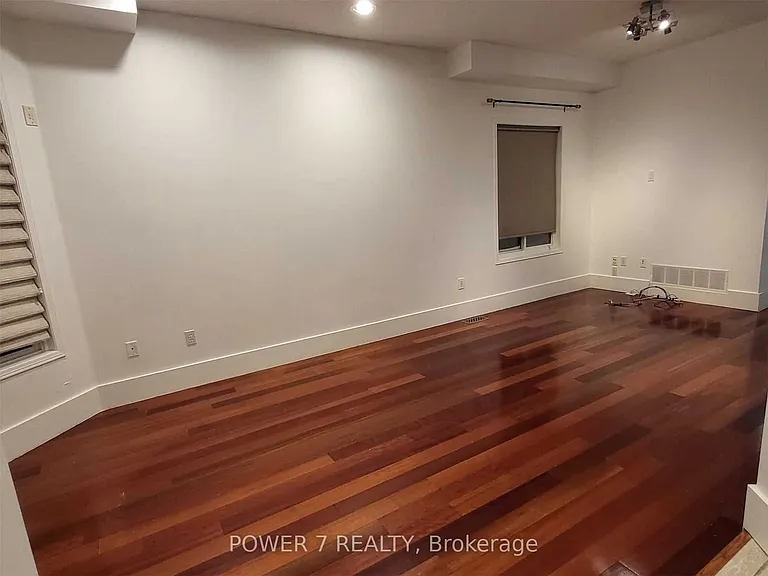 254 Bur Oak Ave — Photo 5