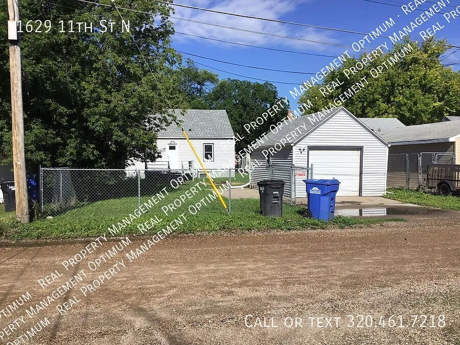 Price Reduced 3 Bedroom 2 Bath Single Family Home In Fargo Nd — Photo 2