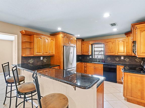 4th image of 8240 NW 94th Avenue