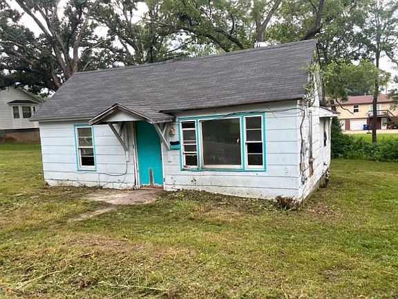 2nd image of 609 S Elmer St