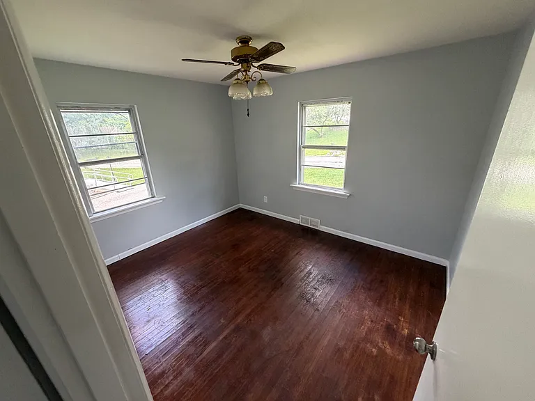 7818 Brand Ave — Photo 3