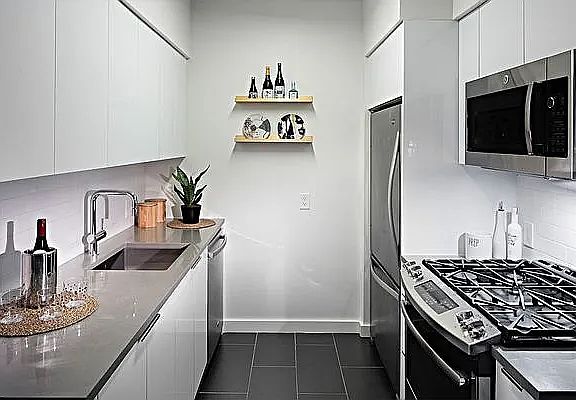 4th image of 45 Hoyt St #10Q