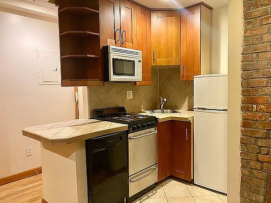 2nd image of 155 W 83rd St APT 109