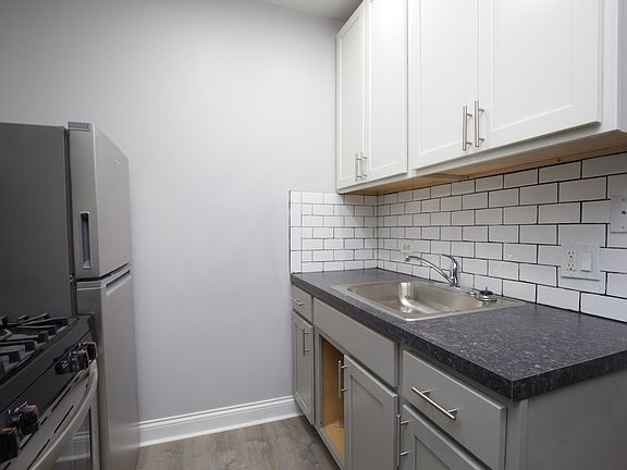 4th image of 4241 N Kenmore Ave Unit 301