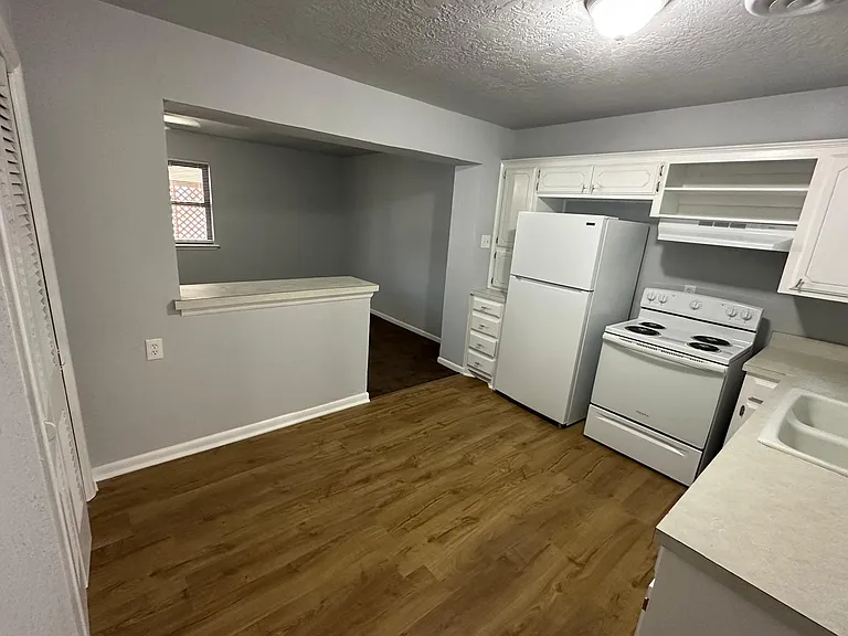 4313 NW Hoover Ave — Photo 7