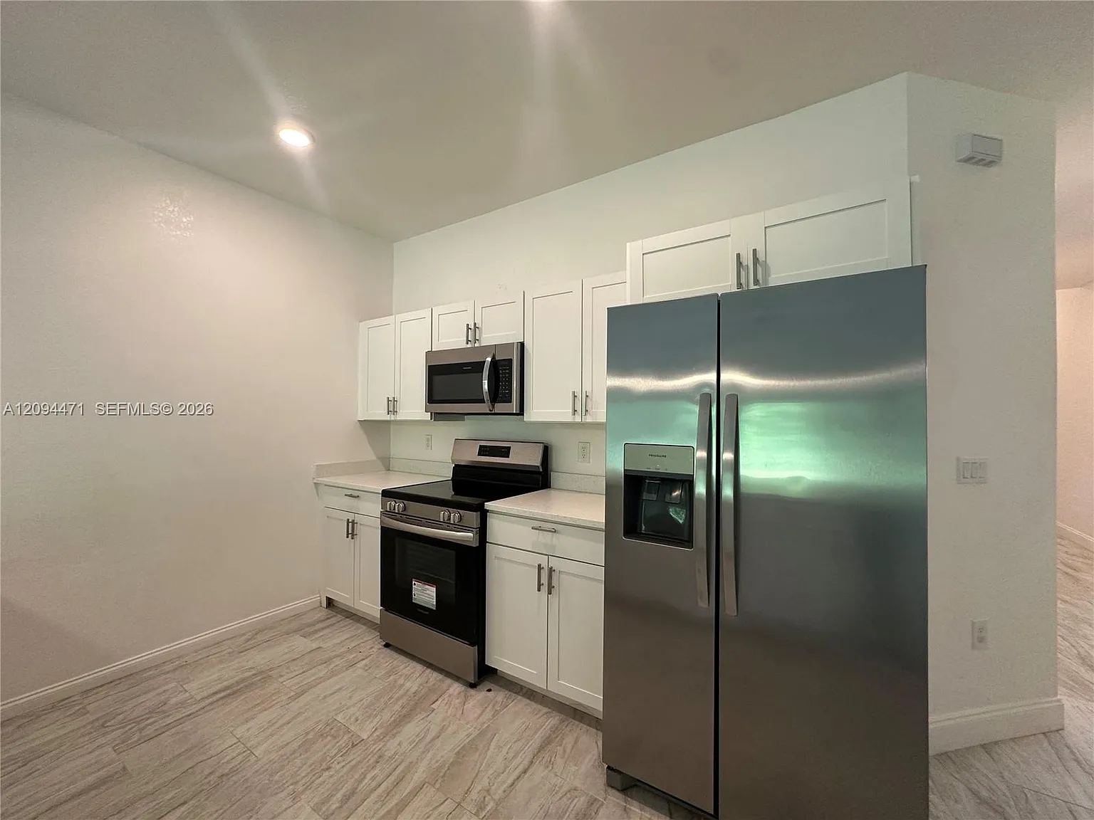 3 bed, 2.0 bath, 1230 sqft, $1,600 — Photo 4