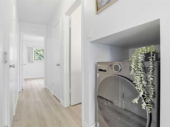 3rd image of 5407 N Dalrymple Cres NW