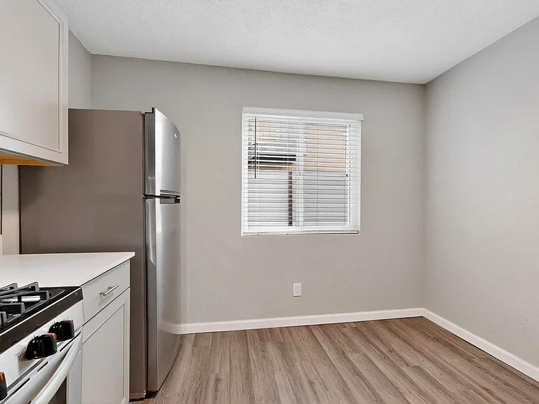 1812 Buena Vista Dr SE #4 — Photo 20