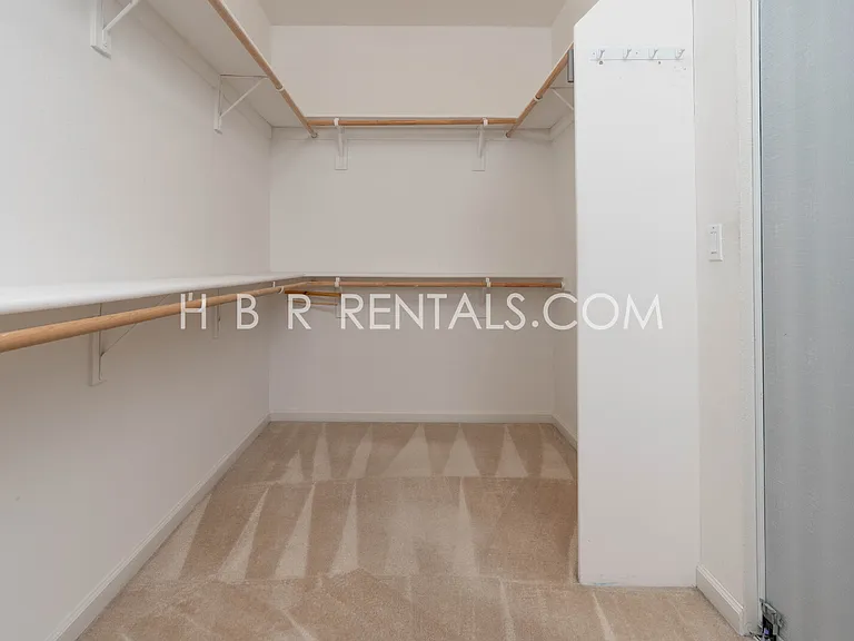 2417 Veneto Ln — Photo 24