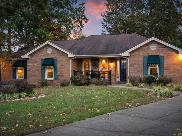 2708 Lancashire Ct, Clarksville, TN 37043