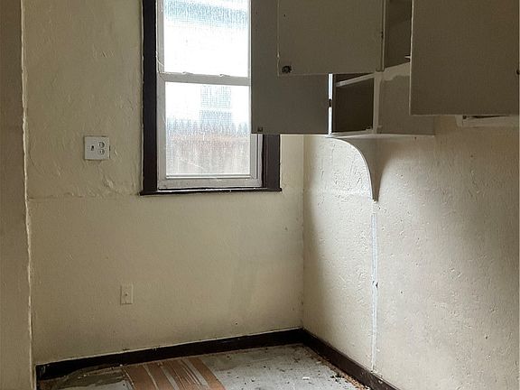 3rd image of 3654 E 53rd St