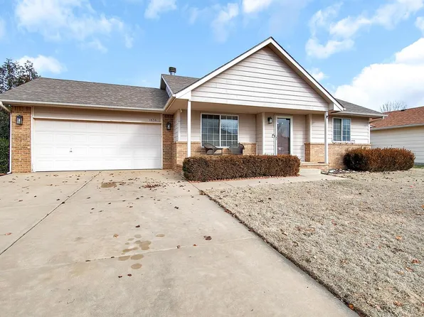1636 W Firefly St, Haysville, KS 67060