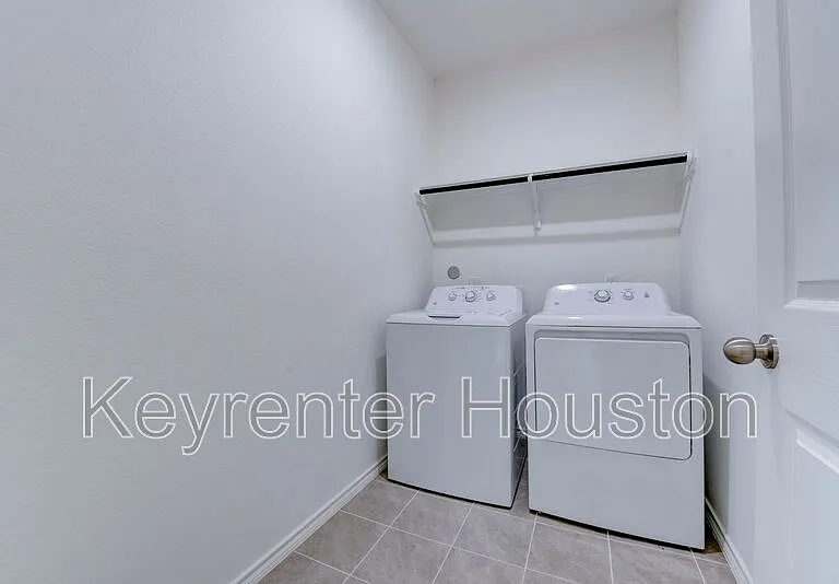 8203 Woodlyn Rd #C — Photo 26