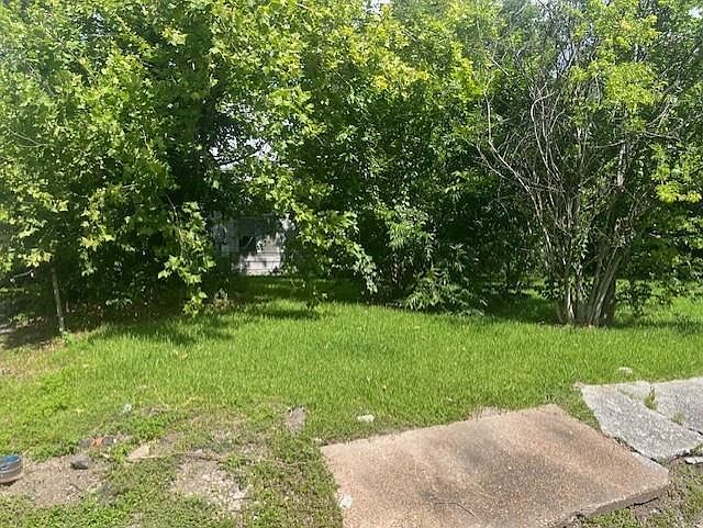 2nd image of 3065 Noble St