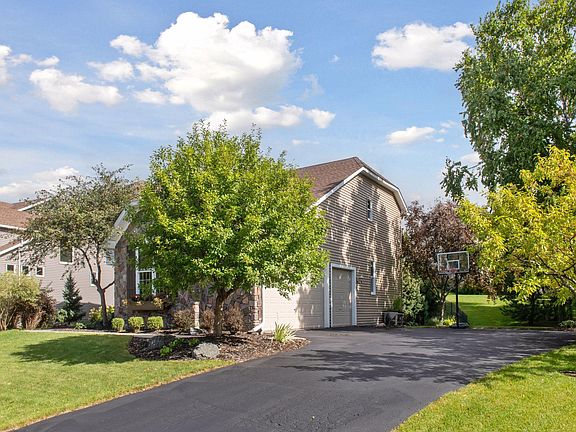 4th image of 1732 Carriage Dr