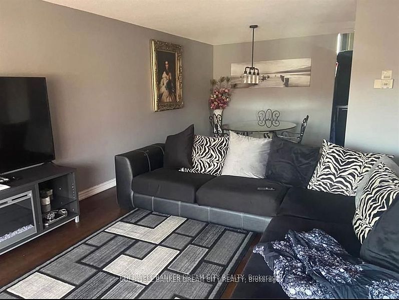 Brampton House for rent - 3 Bedrooms — photo 5